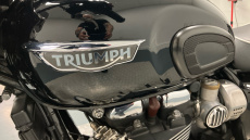 Triumph Bonneville T120 Jet Black